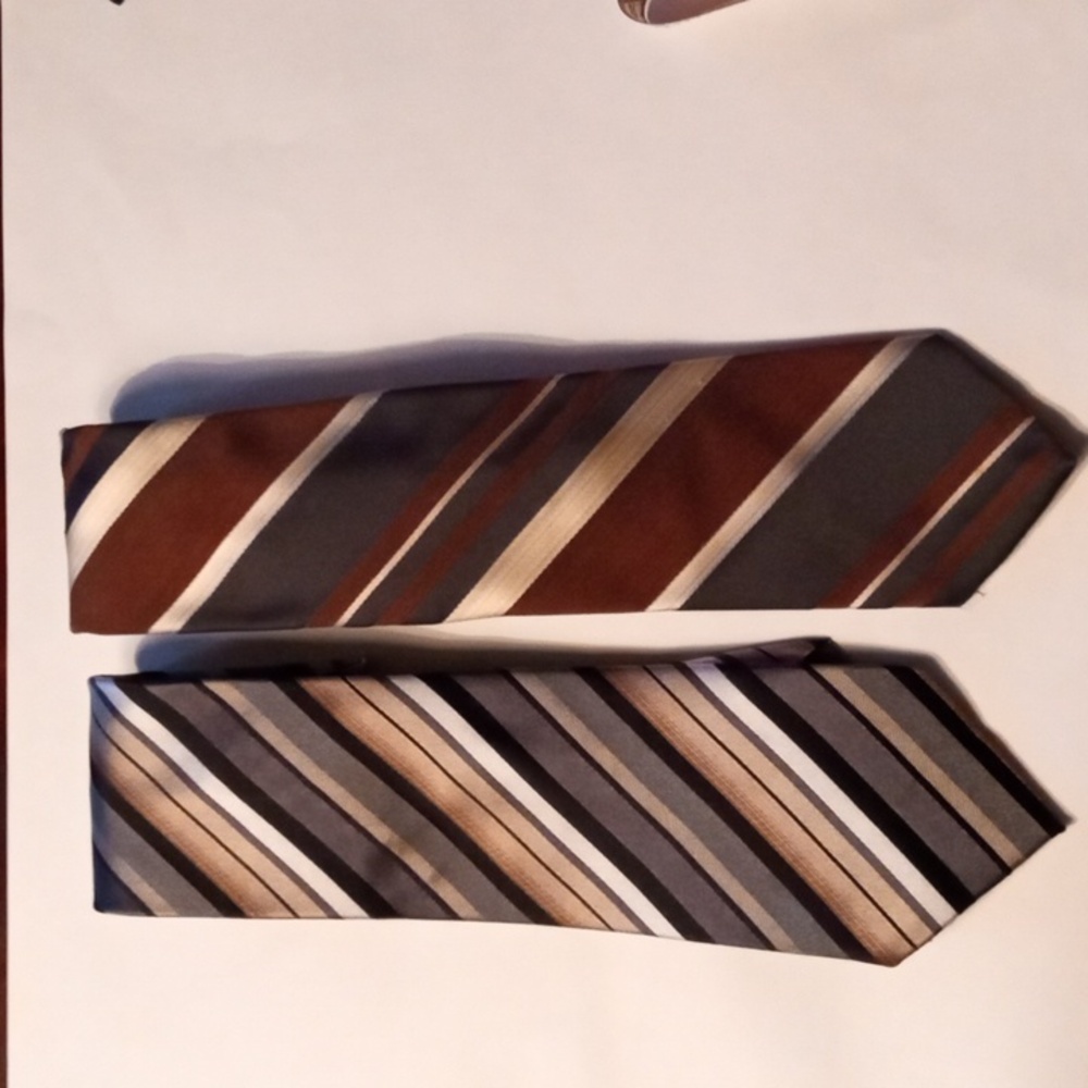 Geoffrey Beene gray stripe neck tie.  Par Excellence Men's necktie brown stripe